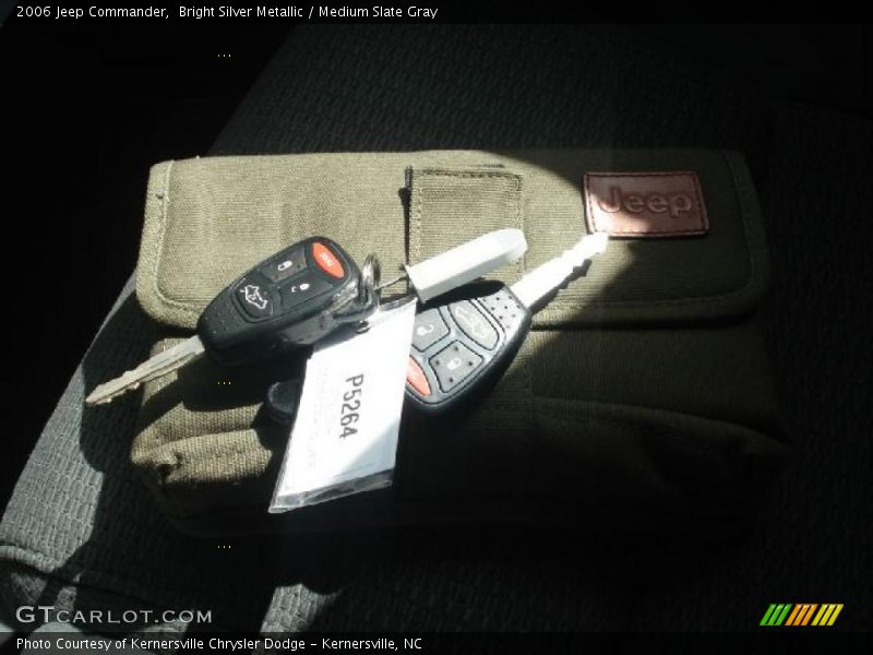 Bright Silver Metallic / Medium Slate Gray 2006 Jeep Commander