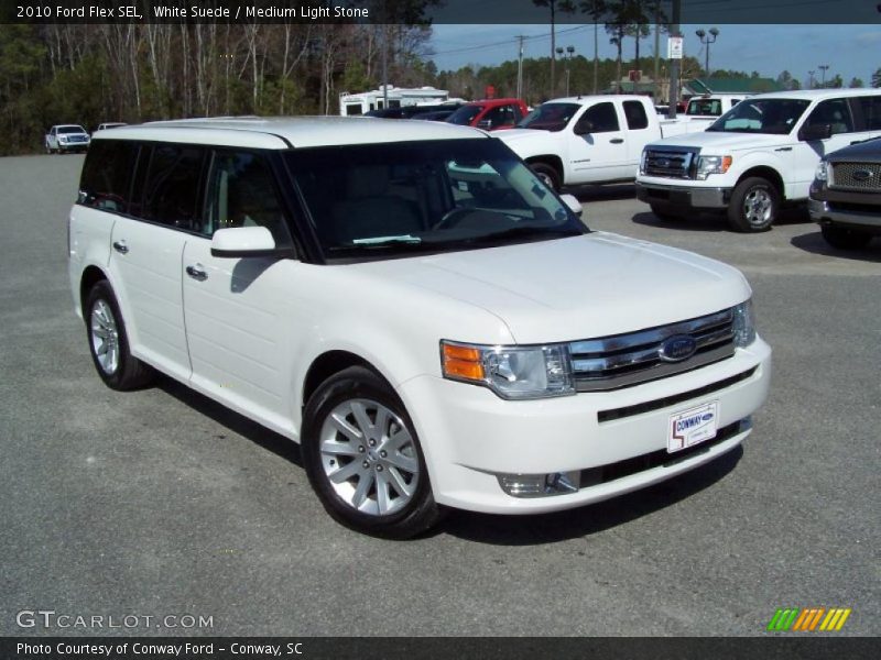 Front 3/4 View of 2010 Flex SEL