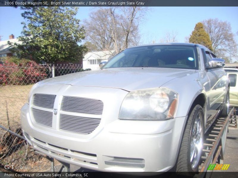 Bright Silver Metallic / Dark Slate Gray/Light Slate Gray 2006 Dodge Magnum SE