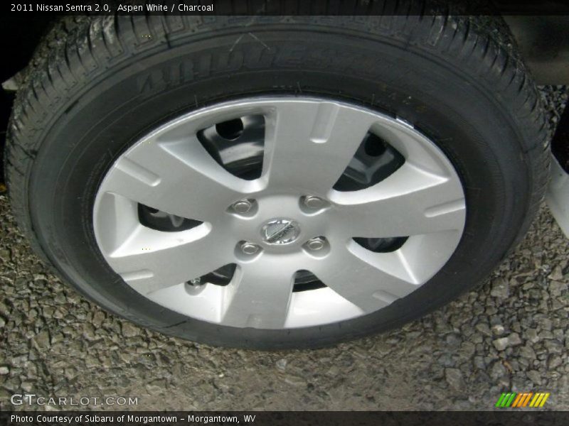 Aspen White / Charcoal 2011 Nissan Sentra 2.0