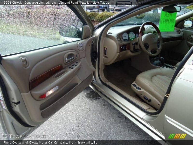 Light Almond Pearl Metallic / Light Taupe 2002 Chrysler Concorde Limited