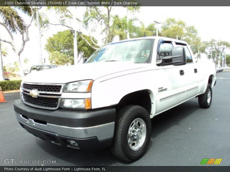 Front 3/4 View of 2006 Silverado 2500HD LT Crew Cab