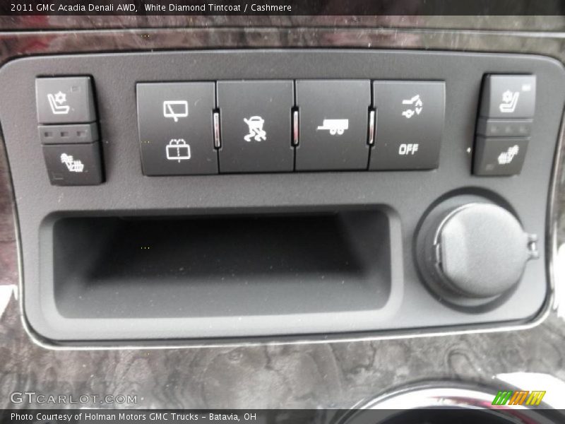 Controls of 2011 Acadia Denali AWD