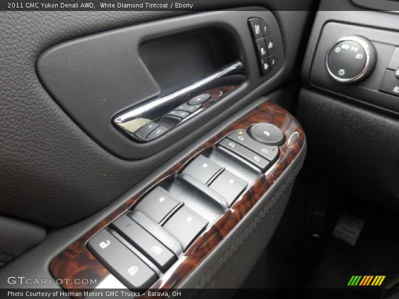 White Diamond Tintcoat / Ebony 2011 GMC Yukon Denali AWD