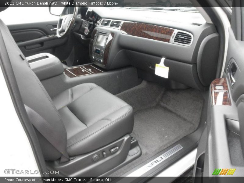 White Diamond Tintcoat / Ebony 2011 GMC Yukon Denali AWD
