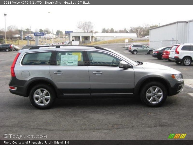 Electric Silver Metallic / Off Black 2011 Volvo XC70 3.2 AWD