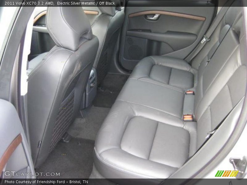  2011 XC70 3.2 AWD Off Black Interior