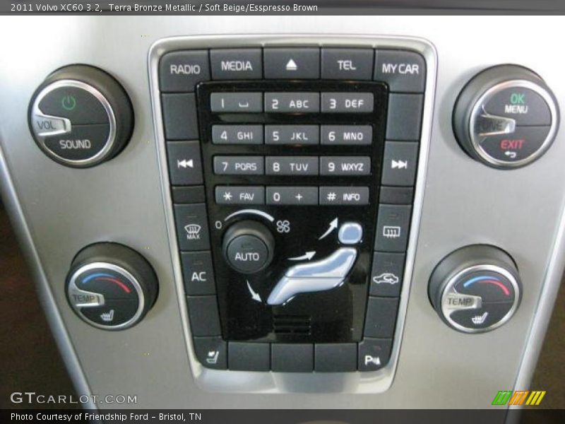 Controls of 2011 XC60 3.2
