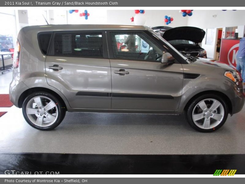 Titanium Gray / Sand/Black Houndstooth Cloth 2011 Kia Soul !