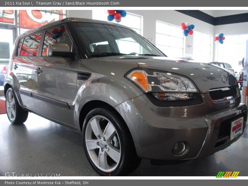 Titanium Gray / Sand/Black Houndstooth Cloth 2011 Kia Soul !