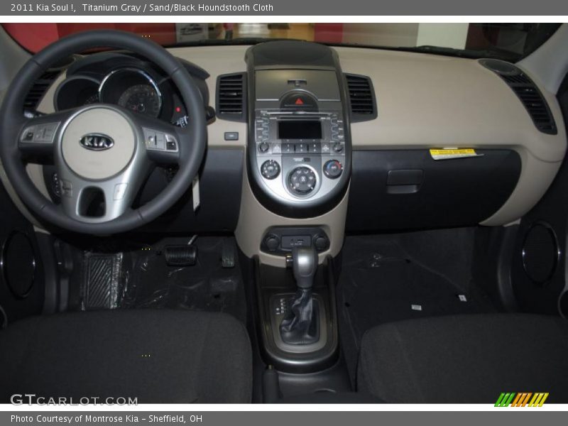 Titanium Gray / Sand/Black Houndstooth Cloth 2011 Kia Soul !