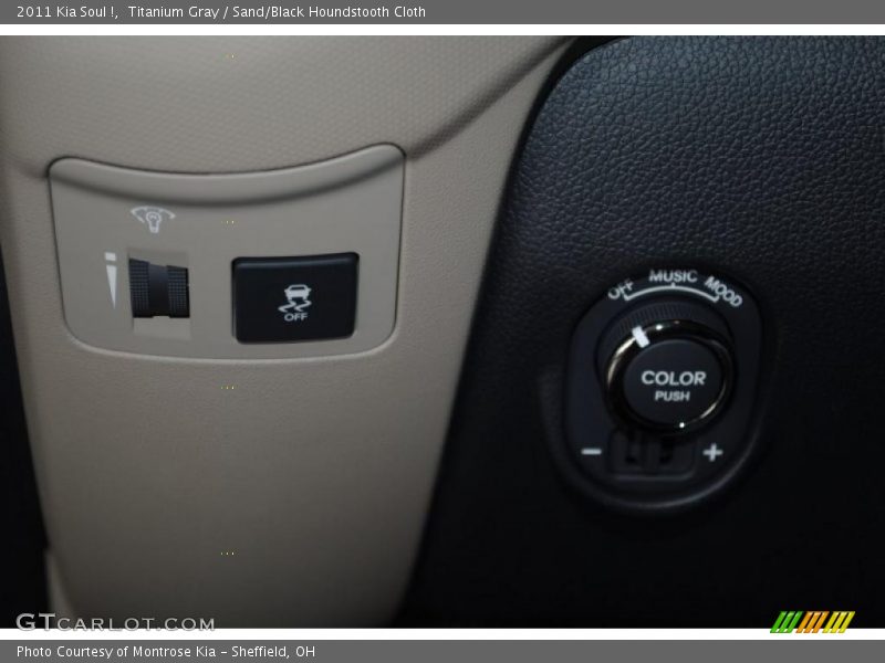 Titanium Gray / Sand/Black Houndstooth Cloth 2011 Kia Soul !