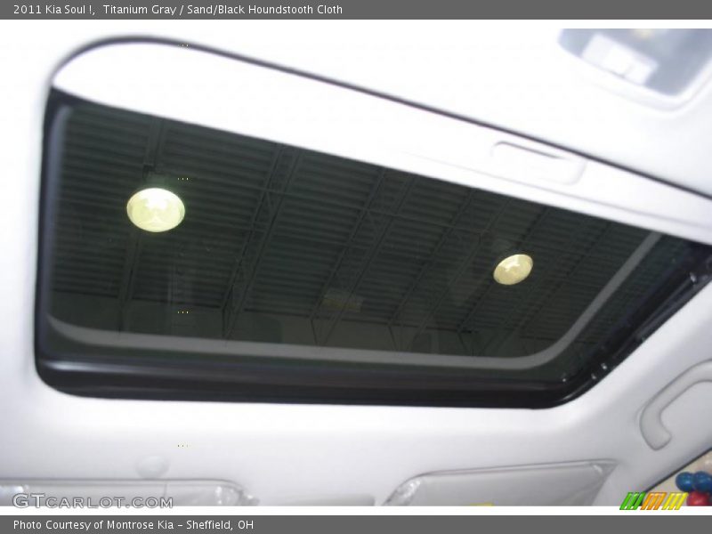 Titanium Gray / Sand/Black Houndstooth Cloth 2011 Kia Soul !