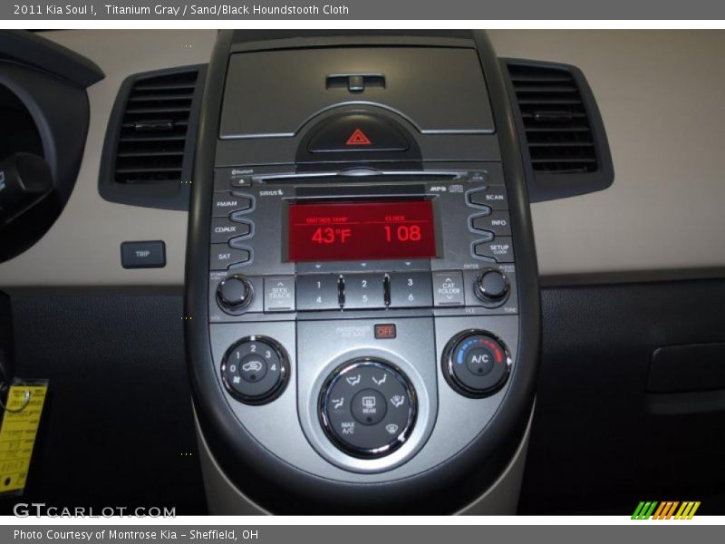 Titanium Gray / Sand/Black Houndstooth Cloth 2011 Kia Soul !