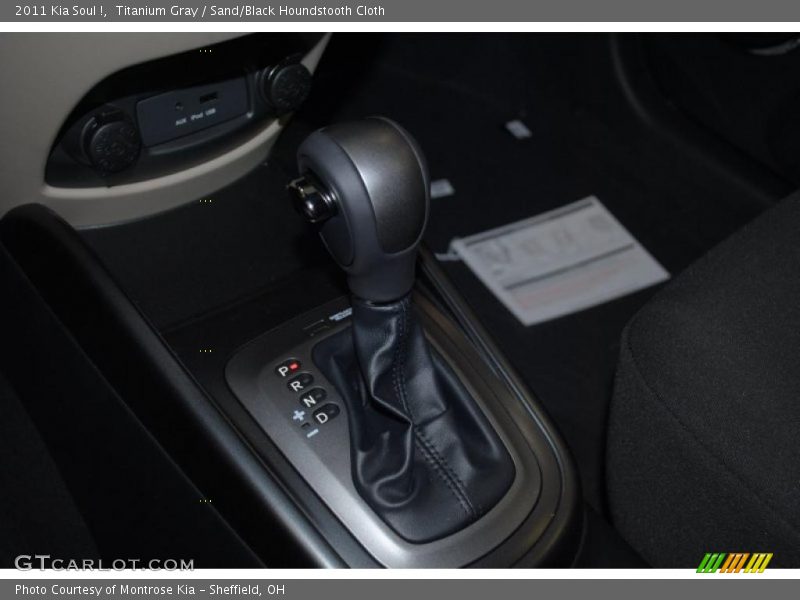 Titanium Gray / Sand/Black Houndstooth Cloth 2011 Kia Soul !