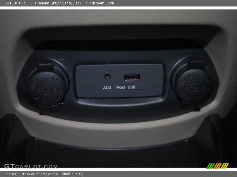 Titanium Gray / Sand/Black Houndstooth Cloth 2011 Kia Soul !
