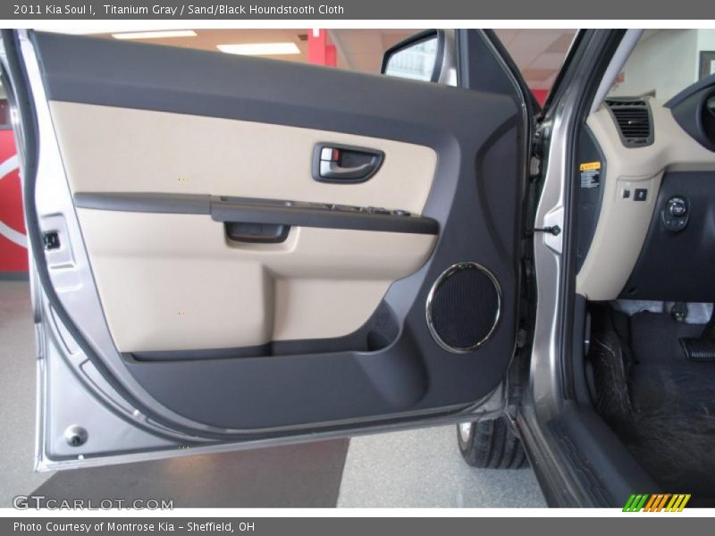 Titanium Gray / Sand/Black Houndstooth Cloth 2011 Kia Soul !
