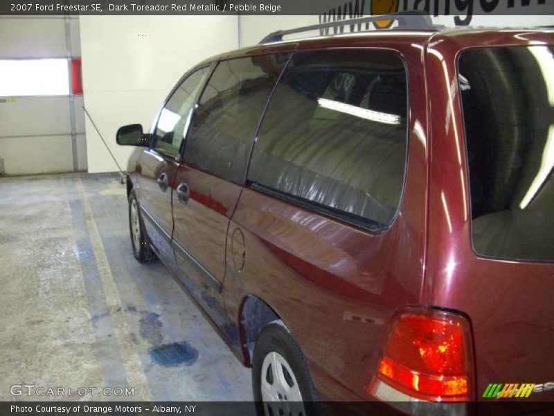 Dark Toreador Red Metallic / Pebble Beige 2007 Ford Freestar SE