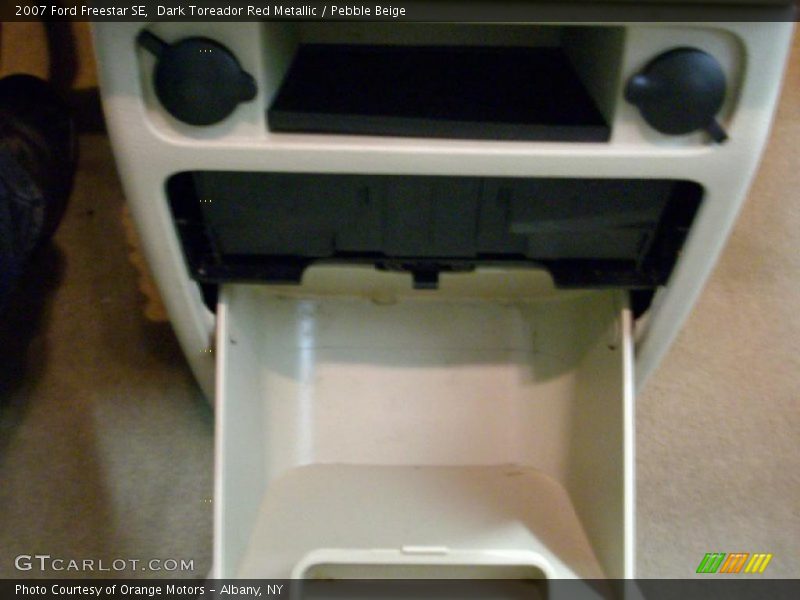 Dark Toreador Red Metallic / Pebble Beige 2007 Ford Freestar SE