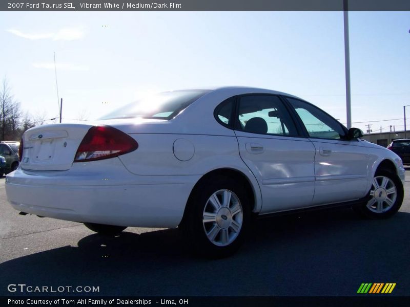 Vibrant White / Medium/Dark Flint 2007 Ford Taurus SEL