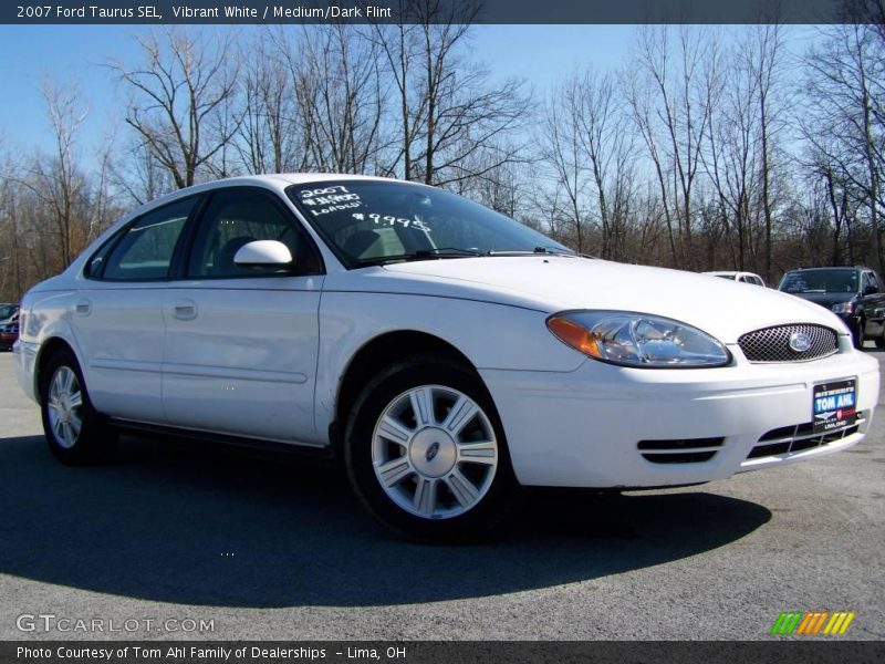 Vibrant White / Medium/Dark Flint 2007 Ford Taurus SEL