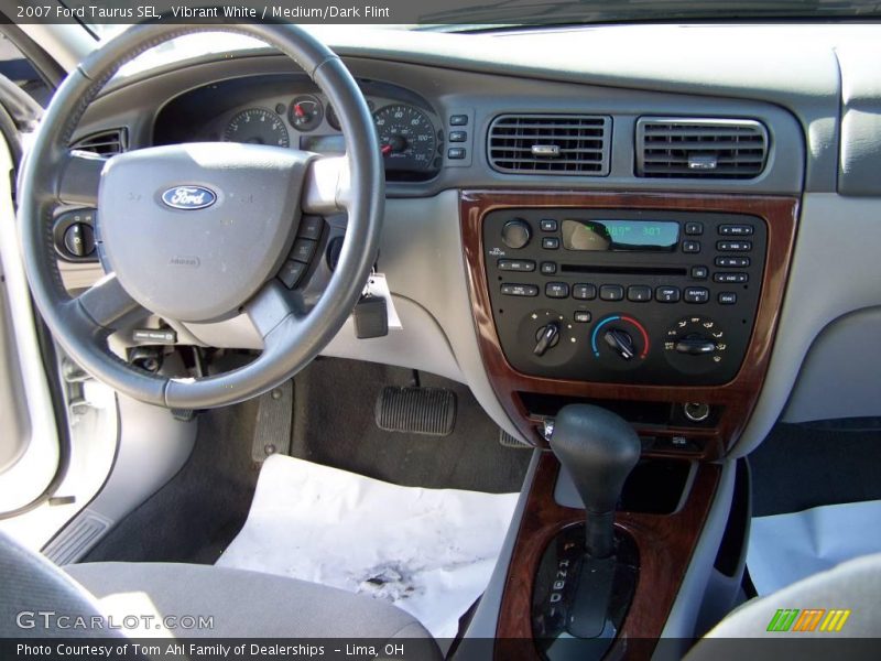 Vibrant White / Medium/Dark Flint 2007 Ford Taurus SEL