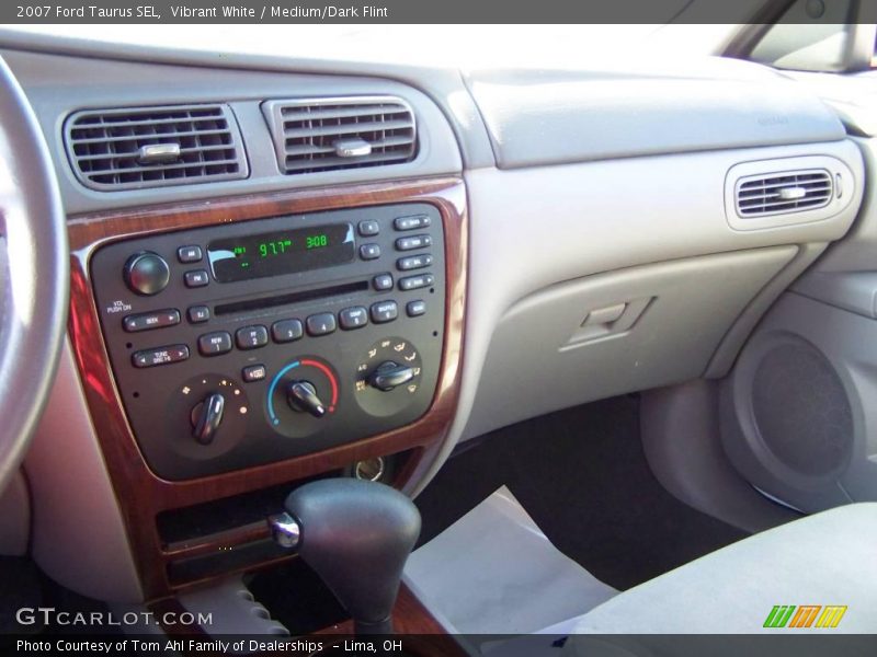 Vibrant White / Medium/Dark Flint 2007 Ford Taurus SEL