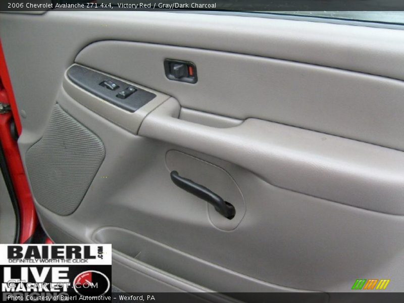 Victory Red / Gray/Dark Charcoal 2006 Chevrolet Avalanche Z71 4x4