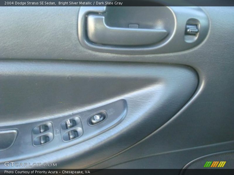 Bright Silver Metallic / Dark Slate Gray 2004 Dodge Stratus SE Sedan