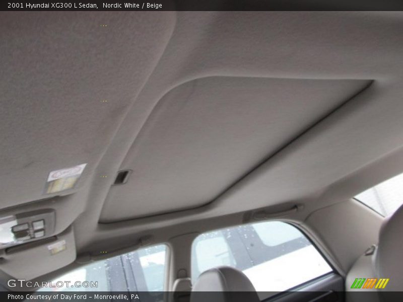 Nordic White / Beige 2001 Hyundai XG300 L Sedan