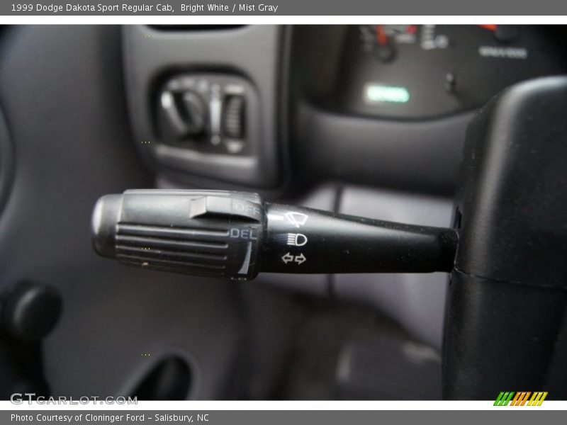 Controls of 1999 Dakota Sport Regular Cab