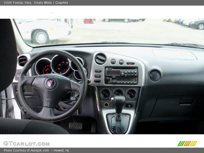 Frosty White / Graphite 2005 Pontiac Vibe