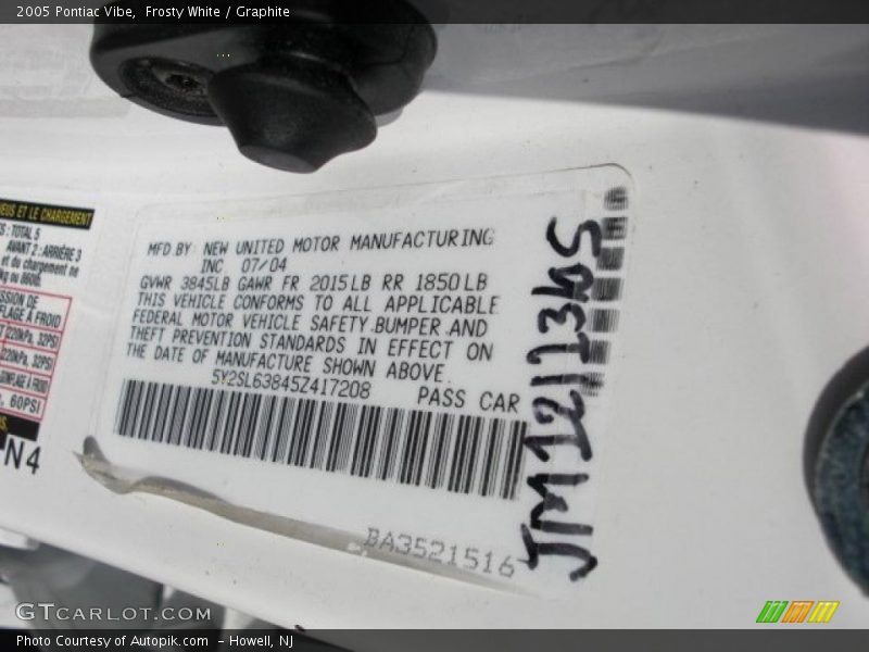 Frosty White / Graphite 2005 Pontiac Vibe