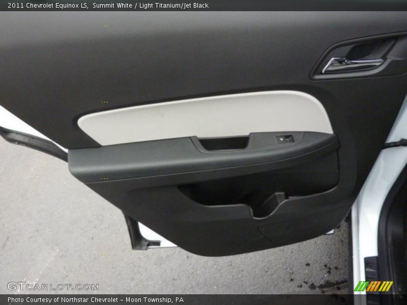 Summit White / Light Titanium/Jet Black 2011 Chevrolet Equinox LS