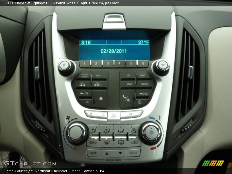 Summit White / Light Titanium/Jet Black 2011 Chevrolet Equinox LS