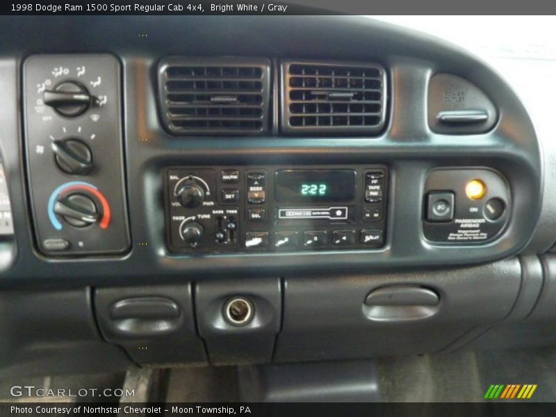 Controls of 1998 Ram 1500 Sport Regular Cab 4x4
