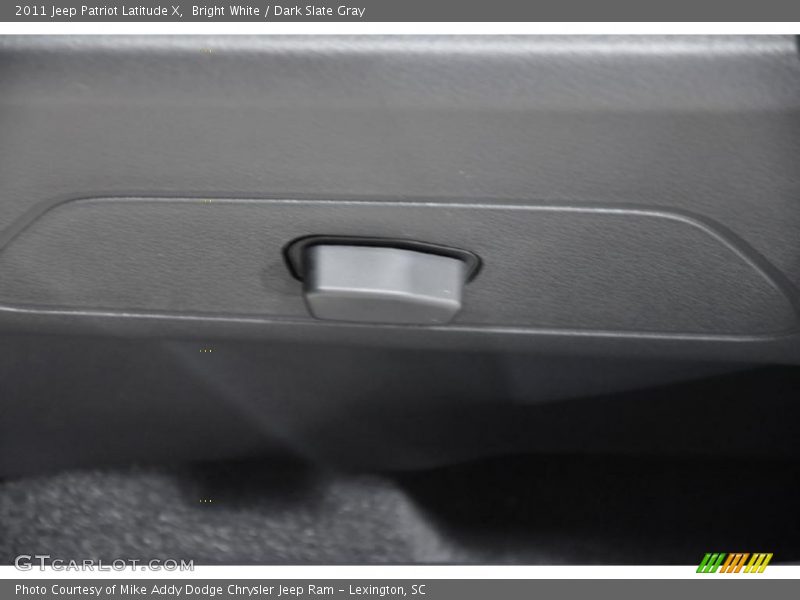 Bright White / Dark Slate Gray 2011 Jeep Patriot Latitude X
