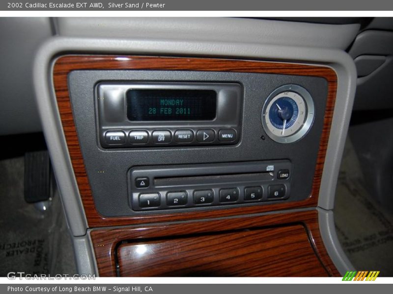 Controls of 2002 Escalade EXT AWD