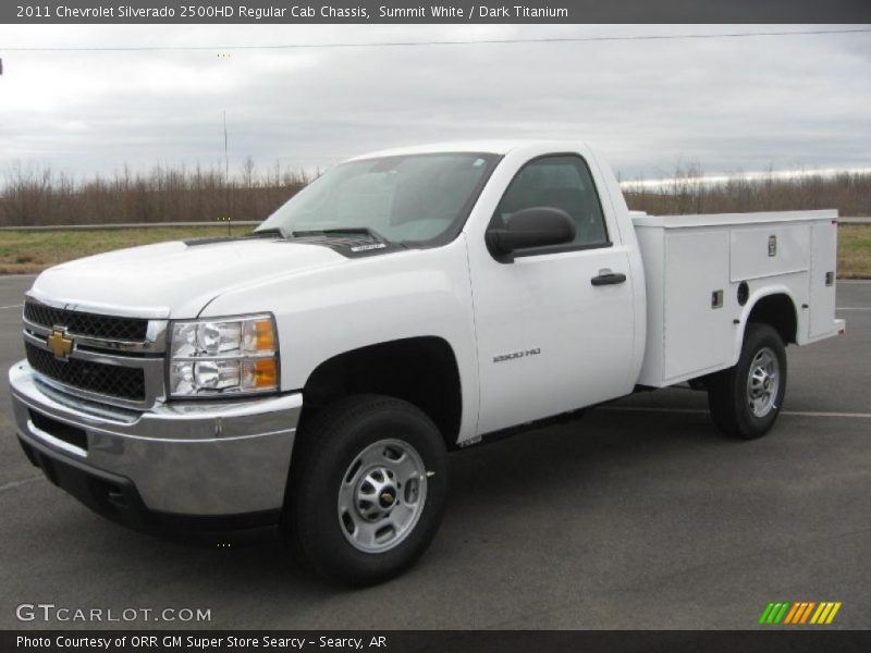 Front 3/4 View of 2011 Silverado 2500HD Regular Cab Chassis