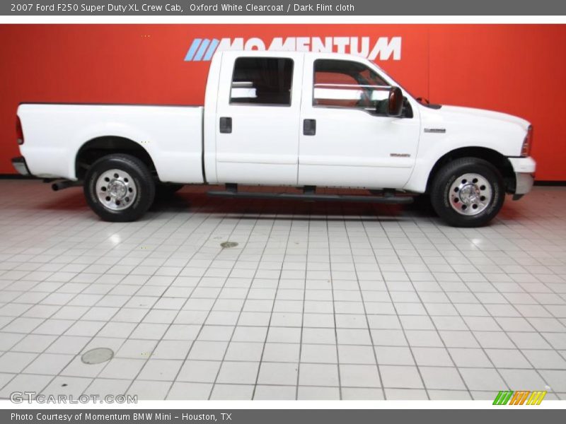 Oxford White Clearcoat / Dark Flint cloth 2007 Ford F250 Super Duty XL Crew Cab