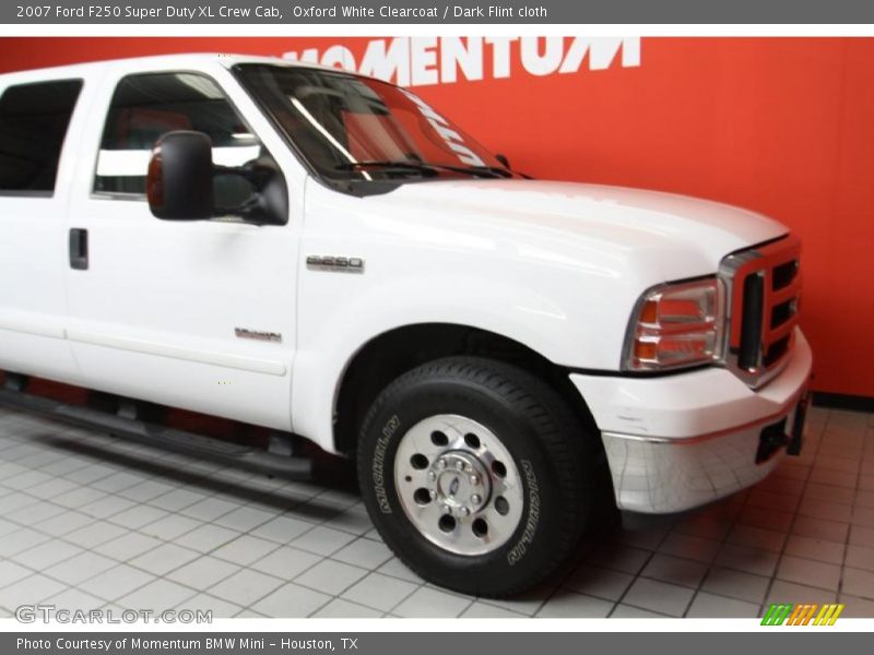 Oxford White Clearcoat / Dark Flint cloth 2007 Ford F250 Super Duty XL Crew Cab