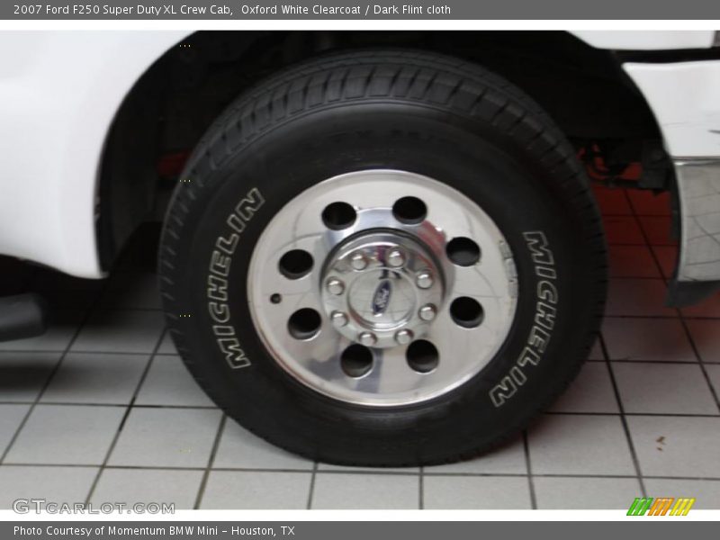 Oxford White Clearcoat / Dark Flint cloth 2007 Ford F250 Super Duty XL Crew Cab