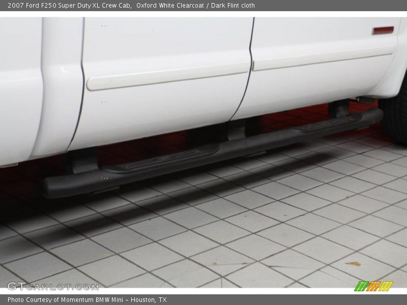 Oxford White Clearcoat / Dark Flint cloth 2007 Ford F250 Super Duty XL Crew Cab
