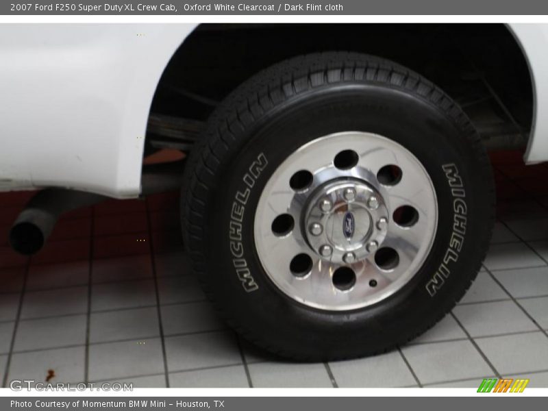Oxford White Clearcoat / Dark Flint cloth 2007 Ford F250 Super Duty XL Crew Cab