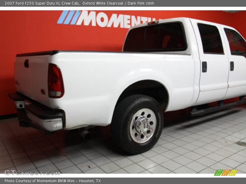 Oxford White Clearcoat / Dark Flint cloth 2007 Ford F250 Super Duty XL Crew Cab