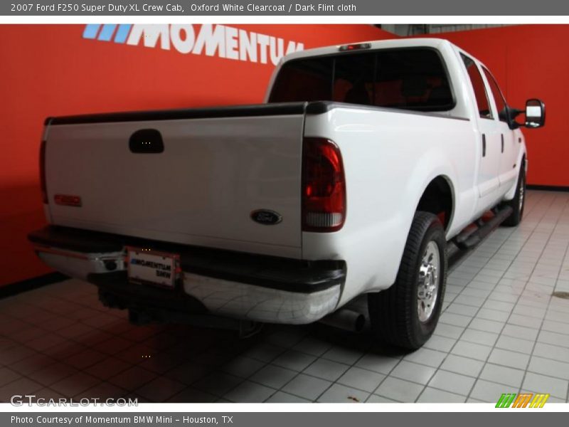 Oxford White Clearcoat / Dark Flint cloth 2007 Ford F250 Super Duty XL Crew Cab