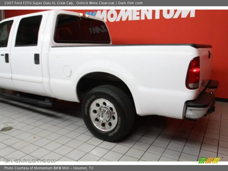 Oxford White Clearcoat / Dark Flint cloth 2007 Ford F250 Super Duty XL Crew Cab