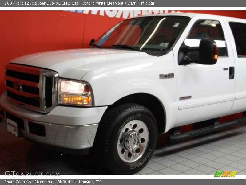 Oxford White Clearcoat / Dark Flint cloth 2007 Ford F250 Super Duty XL Crew Cab