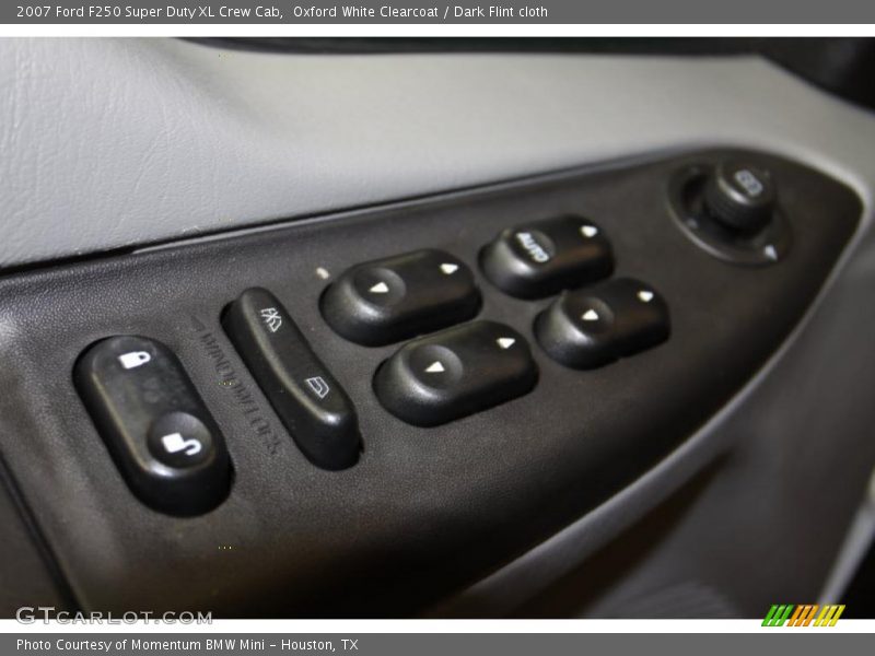 Oxford White Clearcoat / Dark Flint cloth 2007 Ford F250 Super Duty XL Crew Cab