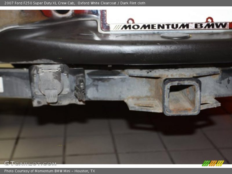 Oxford White Clearcoat / Dark Flint cloth 2007 Ford F250 Super Duty XL Crew Cab